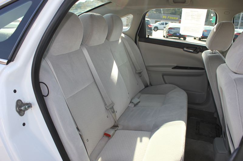 2011 Chevrolet Impala Image 14