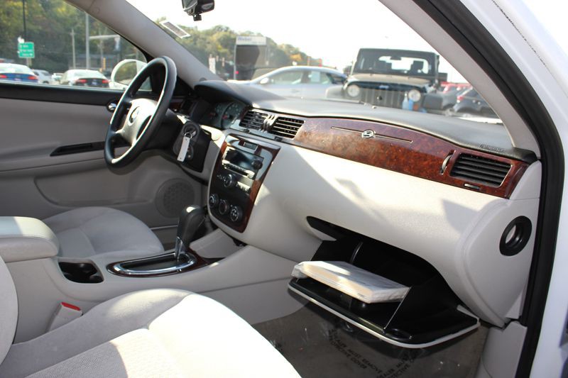 2011 Chevrolet Impala Image 15