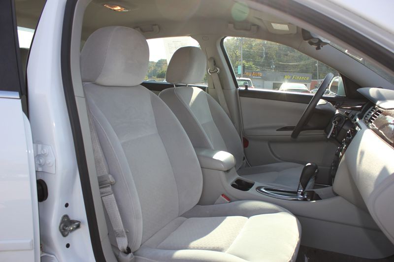 2011 Chevrolet Impala Image 16