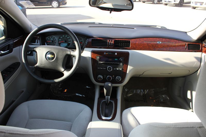 2011 Chevrolet Impala Image 17