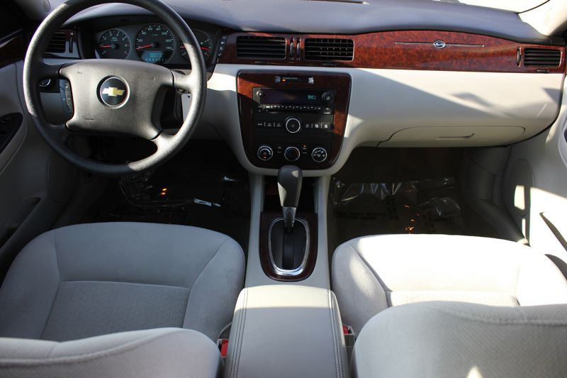 2011 Chevrolet Impala Image 18