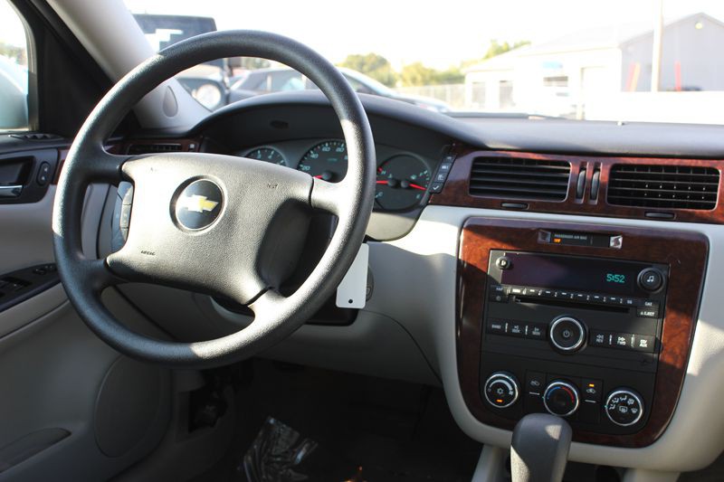 2011 Chevrolet Impala Image 19