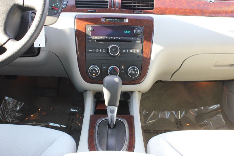 2011 Chevrolet Impala Image 20