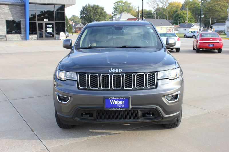 2017 Jeep Grand Cherokee Image 2