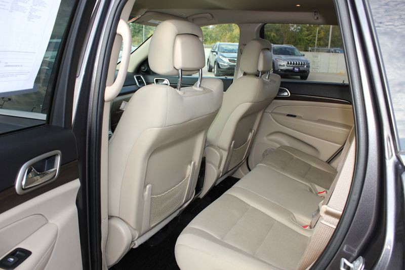 2017 Jeep Grand Cherokee Image 12