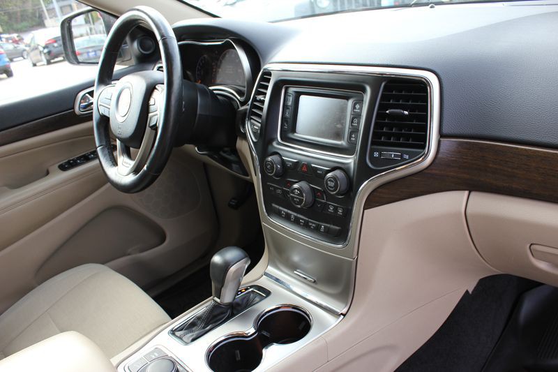 2017 Jeep Grand Cherokee Image 16