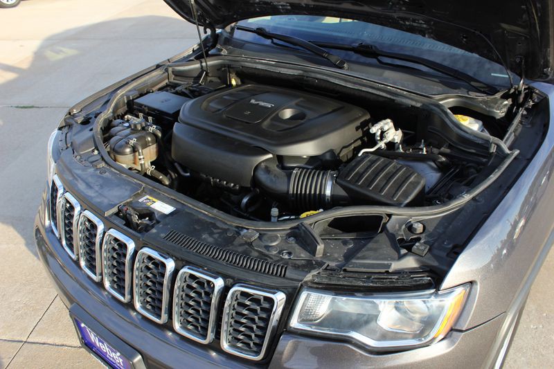 2017 Jeep Grand Cherokee Image 24
