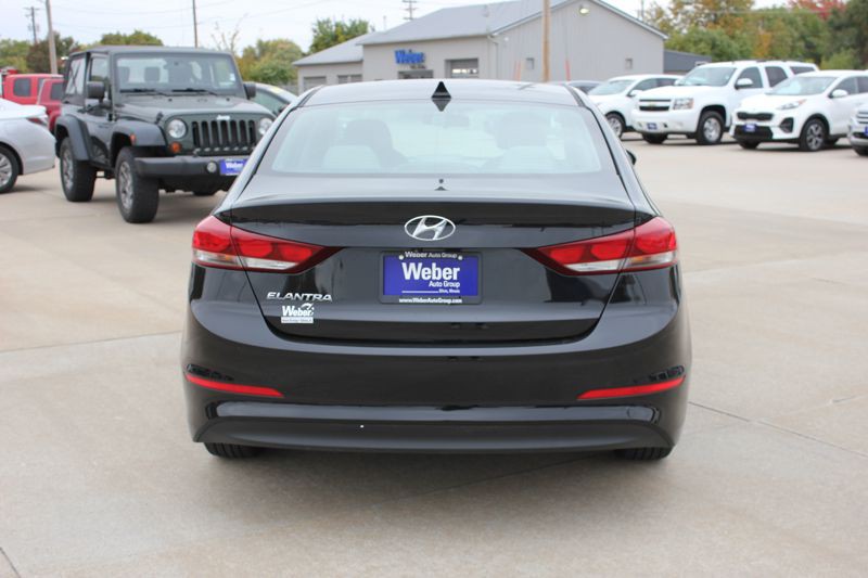 2018 Hyundai Elantra Image 8