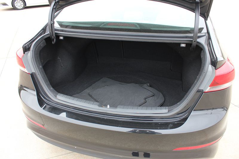 2018 Hyundai Elantra Image 11
