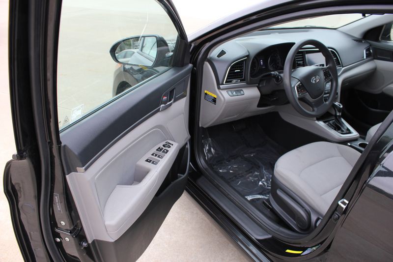 2018 Hyundai Elantra Image 15
