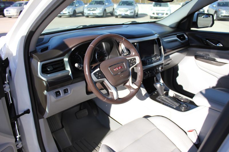 2017 GMC Acadia Image 16