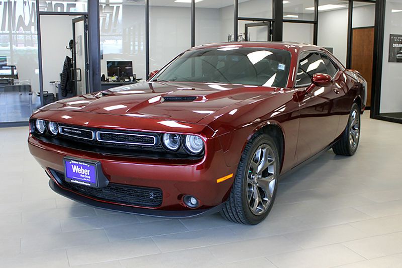 2017 Dodge Challenger Image 2