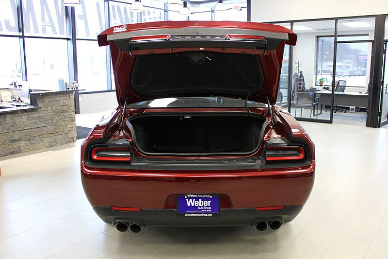 2017 Dodge Challenger Image 9