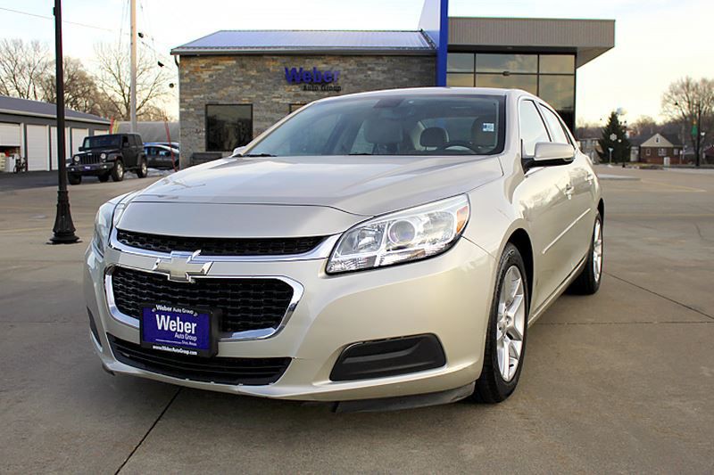 2015 Chevrolet Malibu Image 2