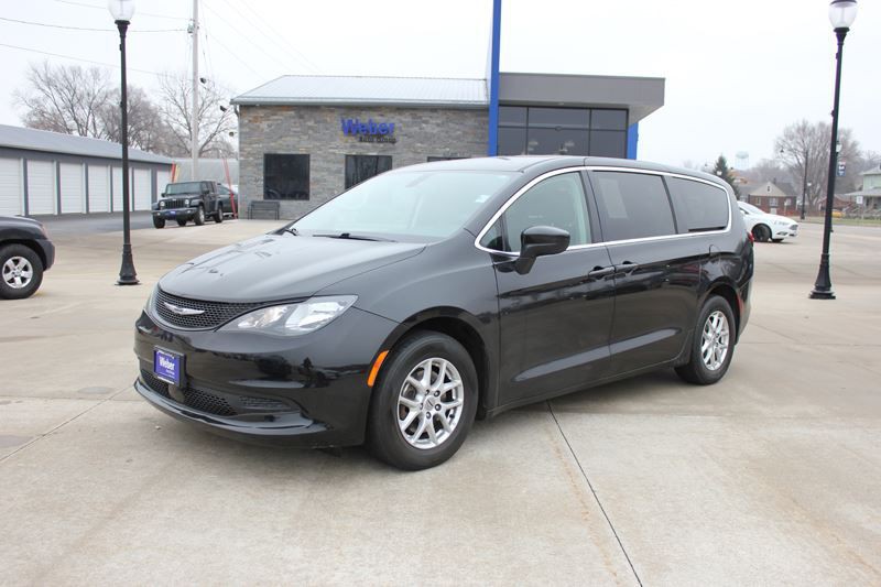 2022 Chrysler Voyager Image 1