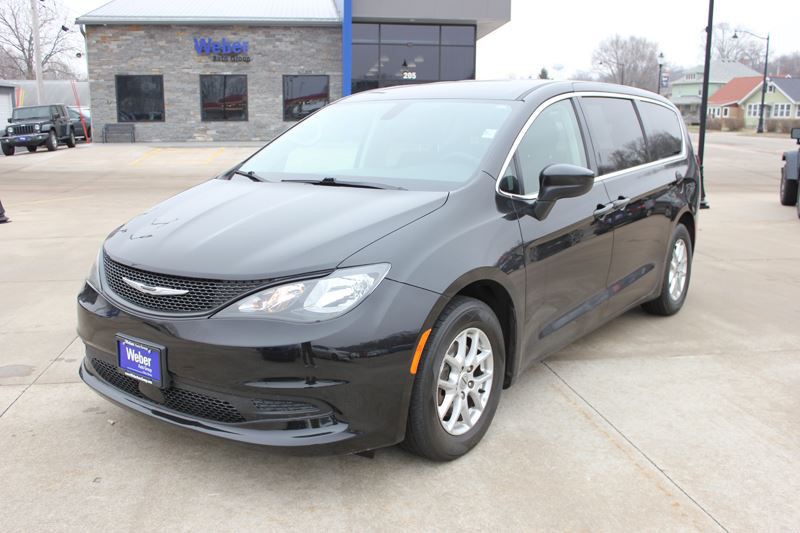 2022 Chrysler Voyager Image 4