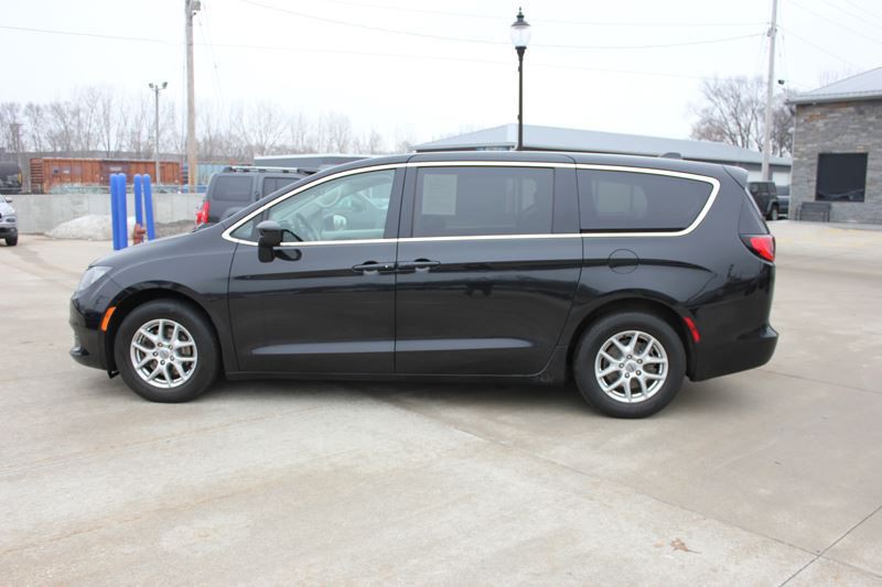 2022 Chrysler Voyager Image 5