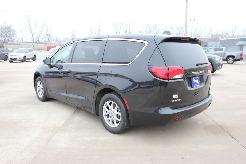 2022 Chrysler Voyager Image 6