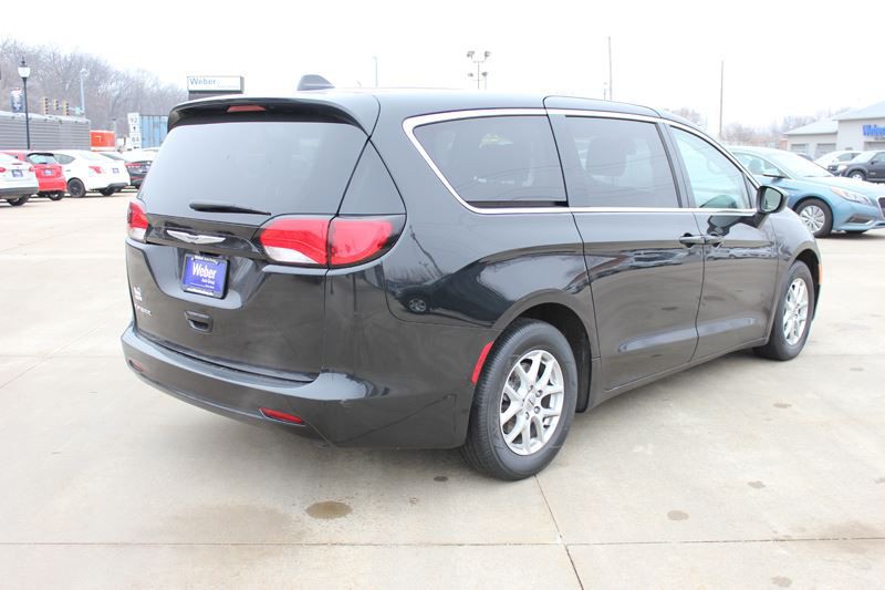 2022 Chrysler Voyager Image 8