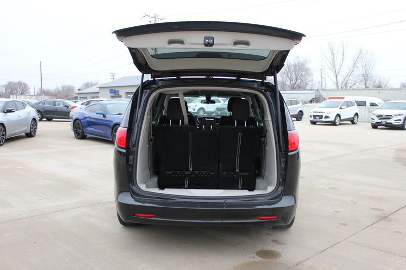 2022 Chrysler Voyager Image 10