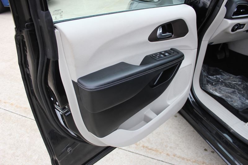 2022 Chrysler Voyager Image 17