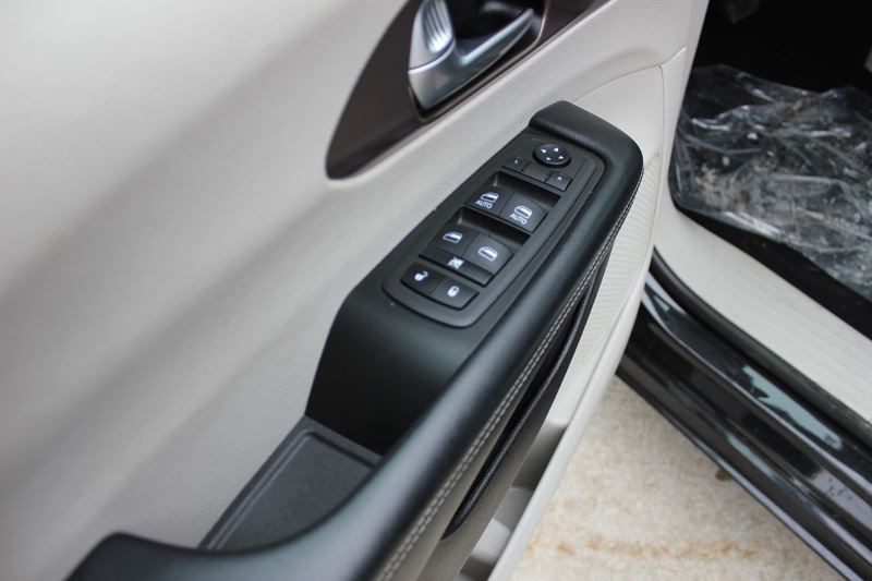 2022 Chrysler Voyager Image 18