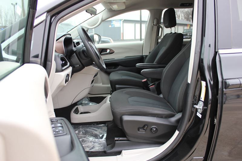 2022 Chrysler Voyager Image 20