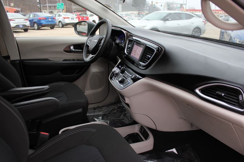 2022 Chrysler Voyager Image 21