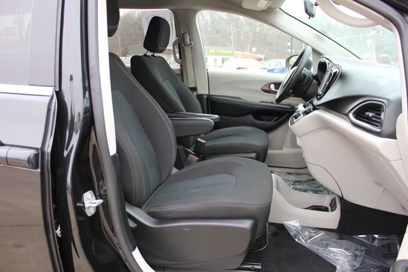 2022 Chrysler Voyager Image 22