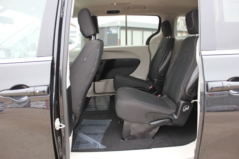 2022 Chrysler Voyager Image 25