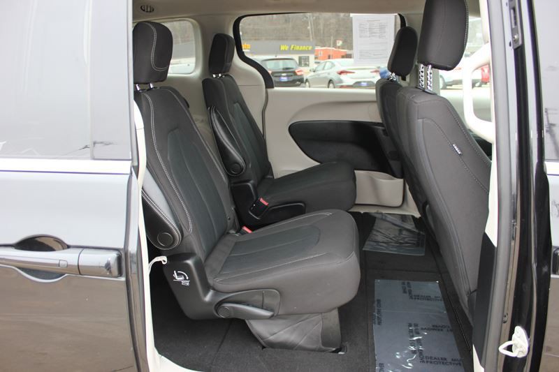 2022 Chrysler Voyager Image 28