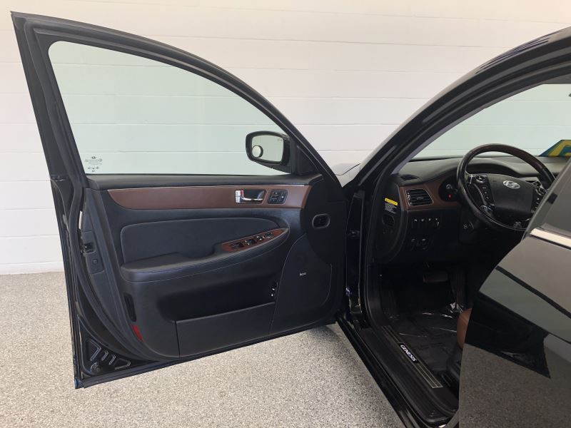 2010 Hyundai Genesis Image 5