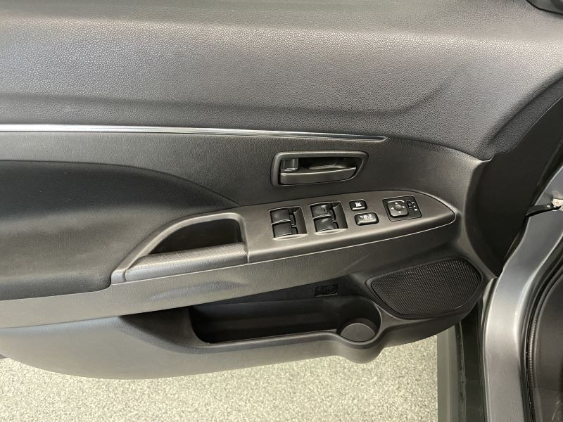 2015 Mitsubishi Outlander Image 13