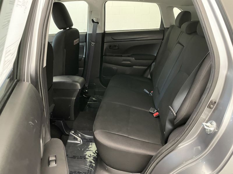 2015 Mitsubishi Outlander Image 16