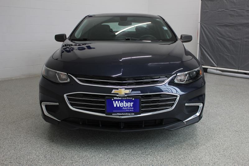 2018 Chevrolet Malibu Image 2