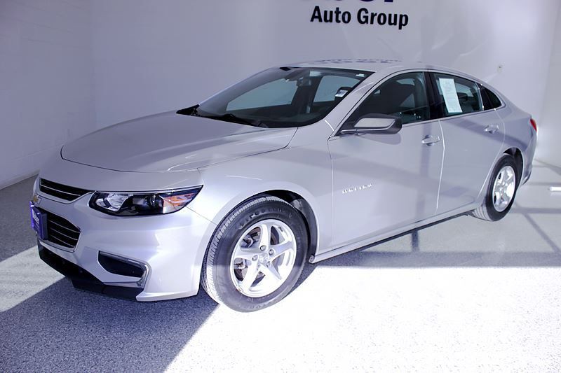2018 Chevrolet Malibu Image 2