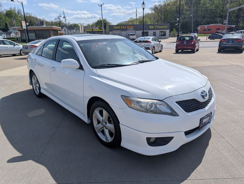 2010 Toyota Camry Image 2
