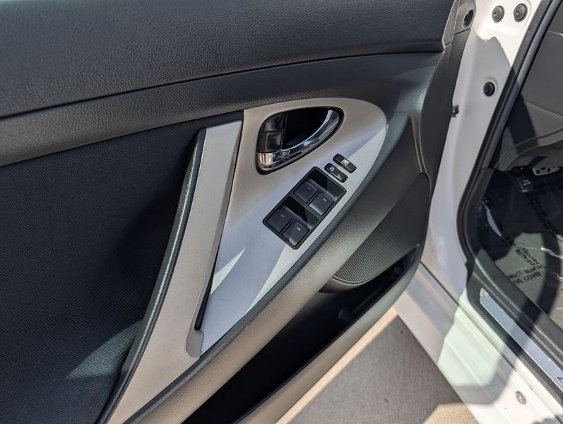 2010 Toyota Camry Image 12