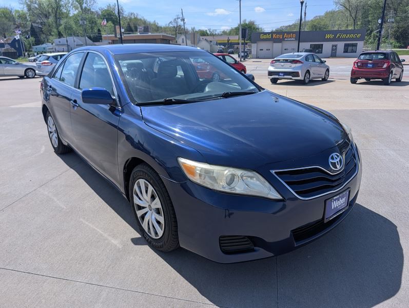 2011 Toyota Camry Image 2