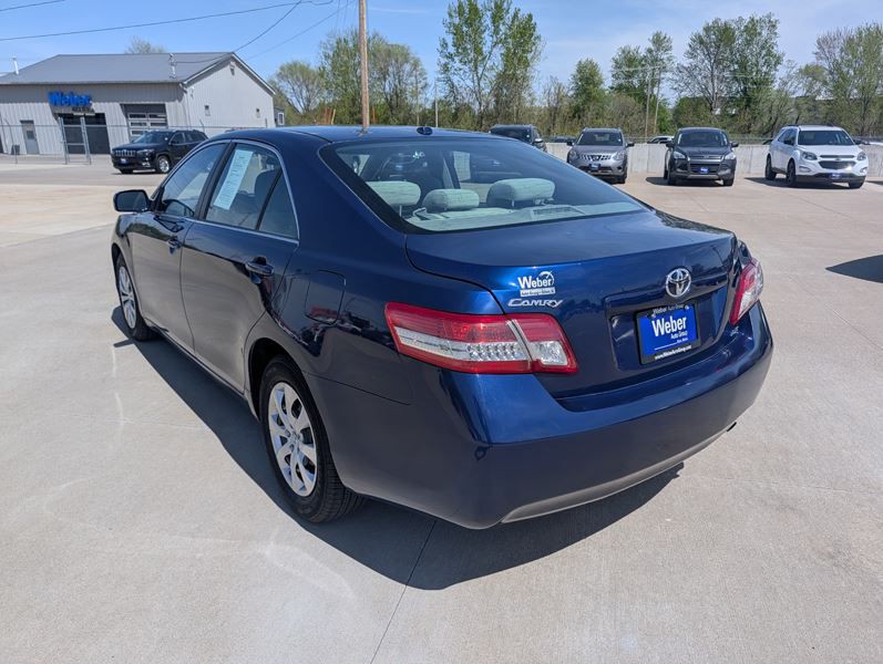 2011 Toyota Camry Image 6