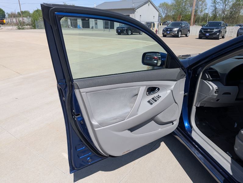 2011 Toyota Camry Image 12
