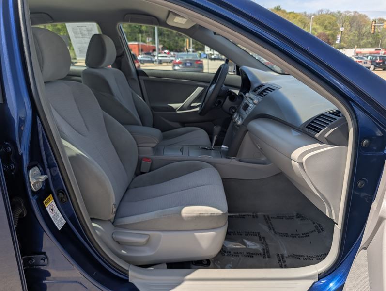 2011 Toyota Camry Image 17