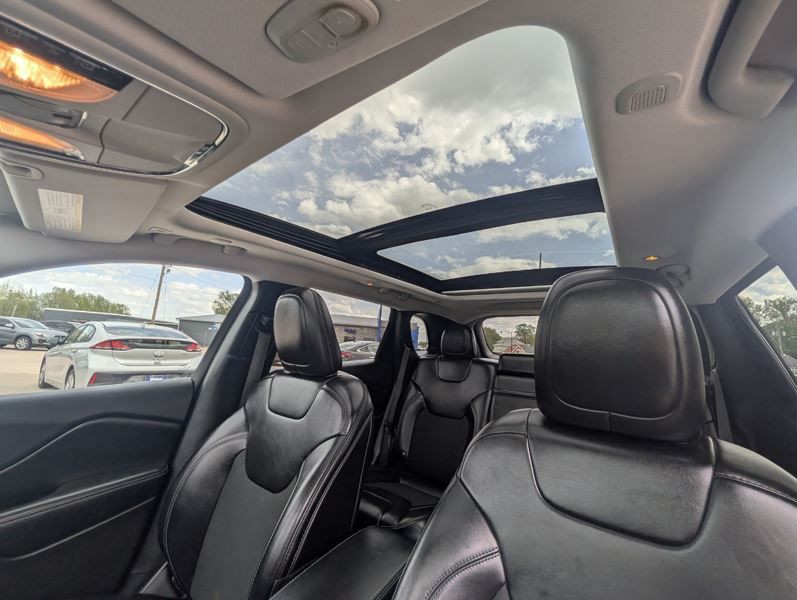 2019 Jeep Cherokee Image 24