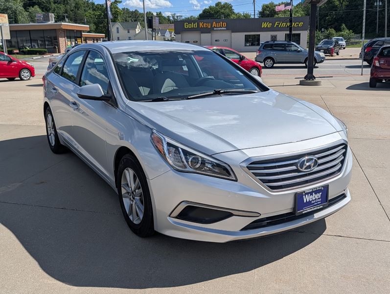 2017 Hyundai Sonata Image 2