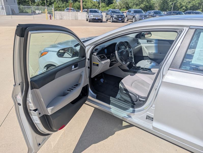2017 Hyundai Sonata Image 11