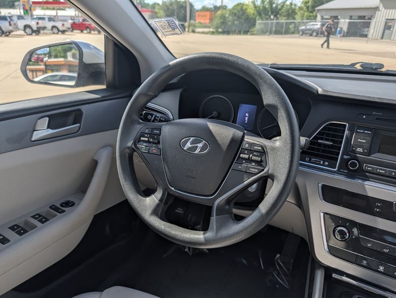 2017 Hyundai Sonata Image 23