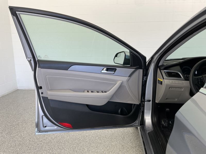 2016 Hyundai Sonata Image 9