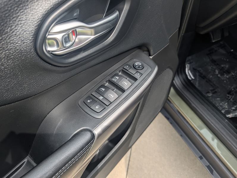 2019 Jeep Cherokee Image 13