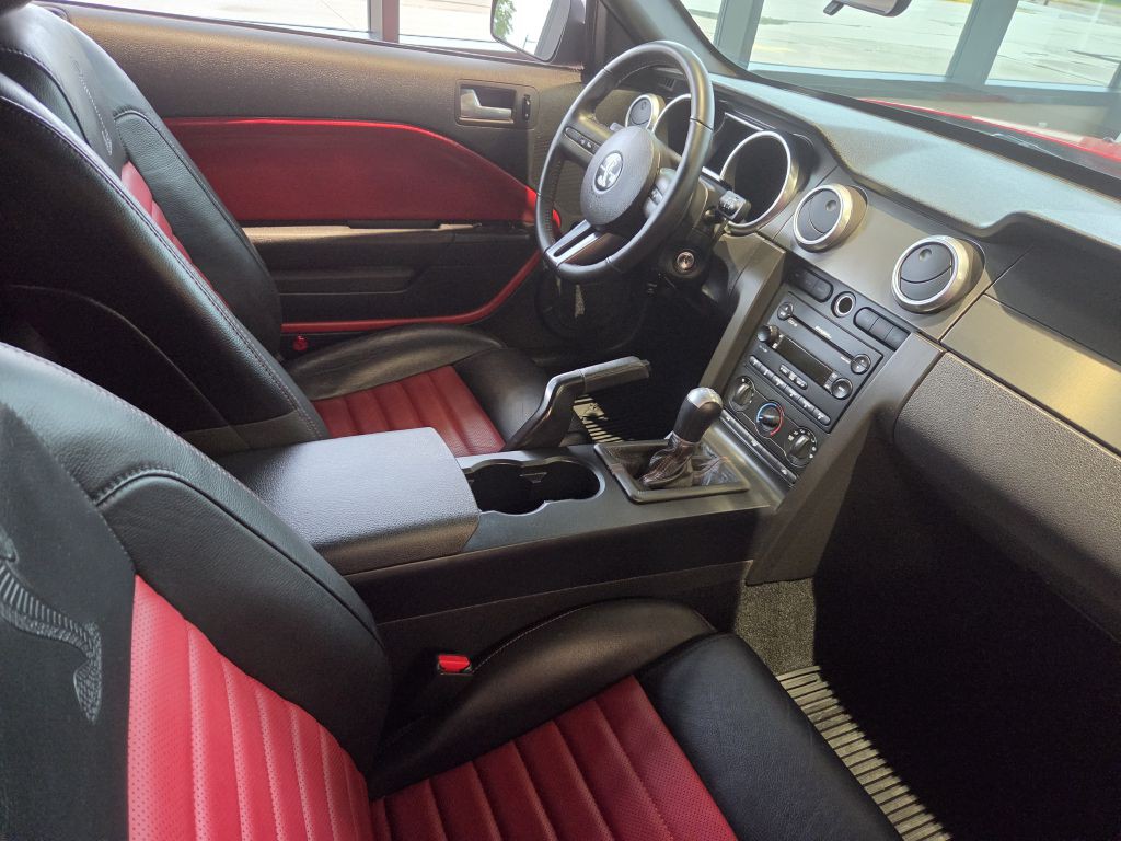 2007 Ford Mustang Image 2