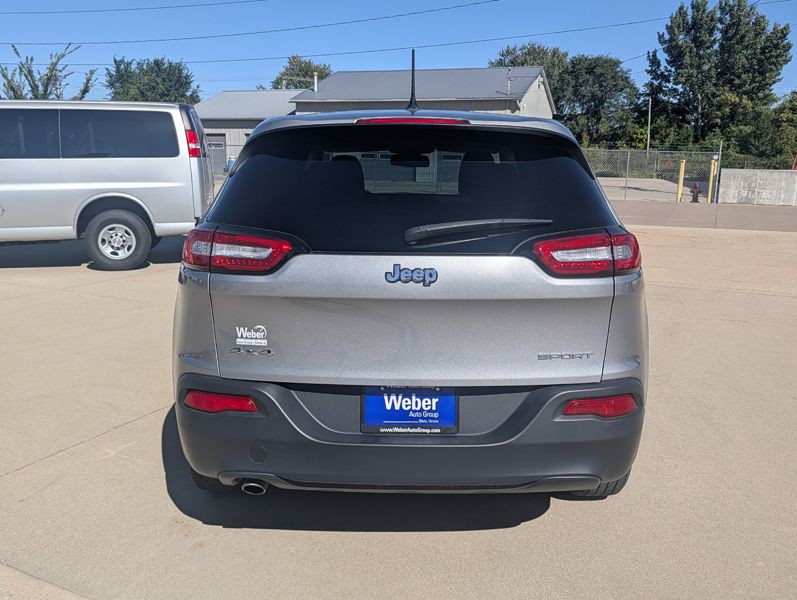 2016 Jeep Cherokee Image 9